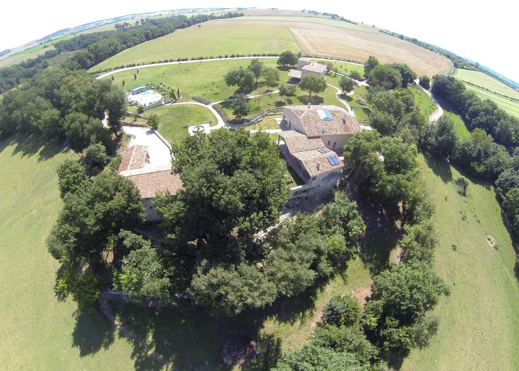 Chambres d'hôtes Domaine de Nazère Avezan Exterior foto